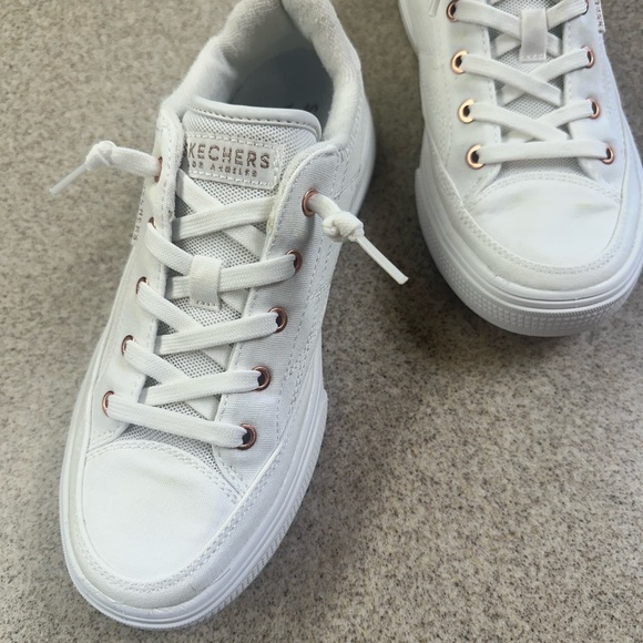 Skechers White and Brown Athletic Shoes with Minimalist Design - Picture 2 of 2